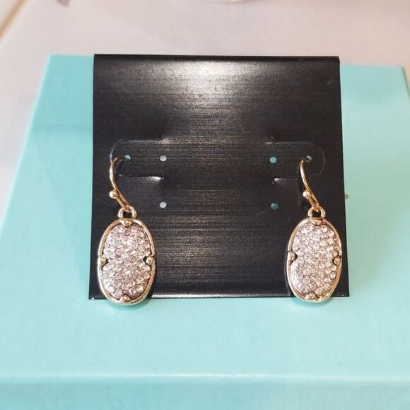 Goldtone Hanging Earring New - Picture 2 of 8